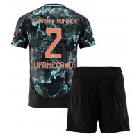 Maglia Calcio Bayern Munich Dayot Upamecano #2 Seconda Divisa Bambino 2024-25 Manica Corta (+ pantaloncini)